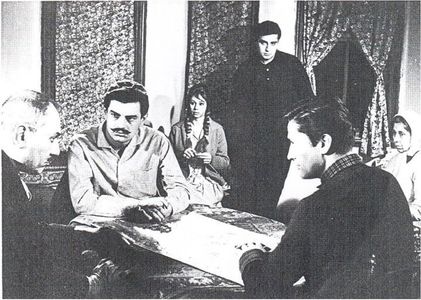 Cüneyt Arkin, Mümtaz Ener, Tanju Gürsu, Pervin Par, Muadelet Tibet, and Özden Çelik in Birds of Exile (1964)