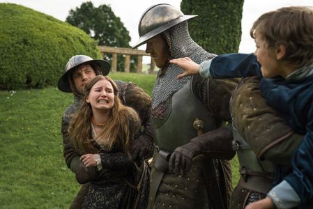 Rebecca Benson and Rhys Connah in The White Princess (2017)