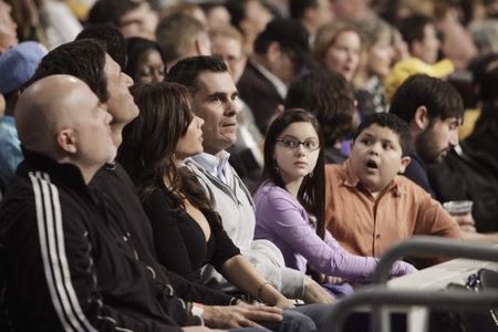 Sofía Vergara, Ty Burrell, Steven Levitan, Ariel Winter, and Rico Rodriguez in Modern Family (2009)