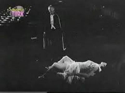 Ayfer Feray and Atif Kaptan in Dracula in Istanbul (1953)