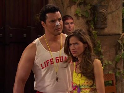 Bobby Joyner, Kelsey Asbille, and Geno Segers in Pair of Kings (2010)