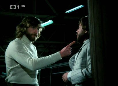 Jan Kanyza and Vladimír Kratina in Mravenci nesou smrt (1986)