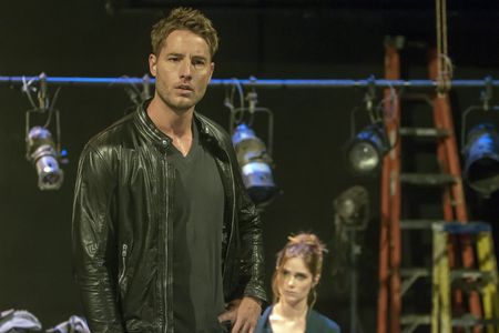 Justin Hartley and Janet Montgomery in This Is Us (2016)
