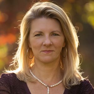 Laurelyn Dossett