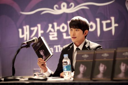 Shi-hoo Park in Confession of Murder (2012)