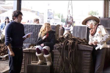 Sam Elliott, Chris Weitz, and Dakota Blue Richards in The Golden Compass (2007)