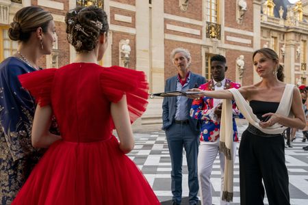 Kate Walsh, Philippine Leroy-Beaulieu, Bruno Gouery, Lily Collins, and Samuel Arnold in Emily in Paris (2020)