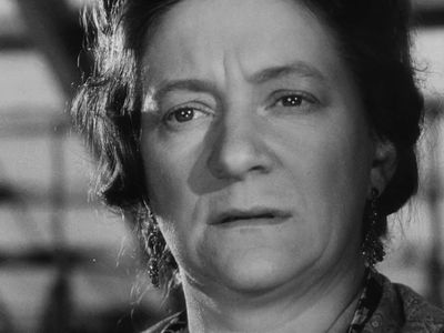 Hjördis Petterson in It Rains on Our Love (1946)