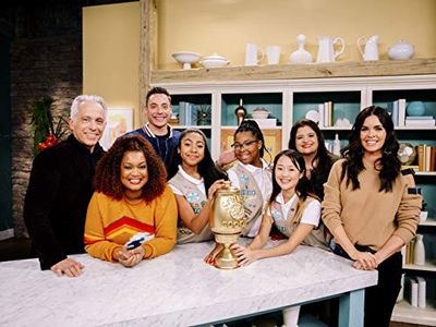 Katie Lee, Sunny Anderson, Geoffrey Zakarian, Alex Guarnaschelli, and Jeff Mauro in The Kitchen: Girl Scout Cookie Extra