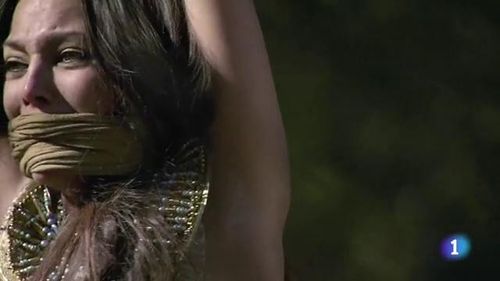 Elisa Mouliaá in Águila Roja (2009)