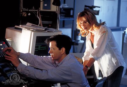Frank Whaley and Kylie Travis in Retroactive (1997)