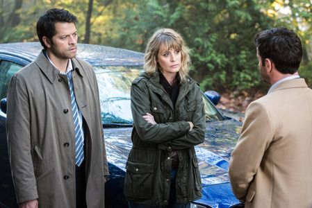Misha Collins, Samantha Smith, and Adam Fergus in Supernatural (2005)