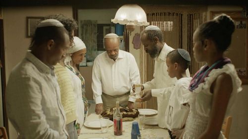 Debebe Eshetu, Meir Deseh, Shula Moli, and Ruti Asarsai in Red Leaves (2014)