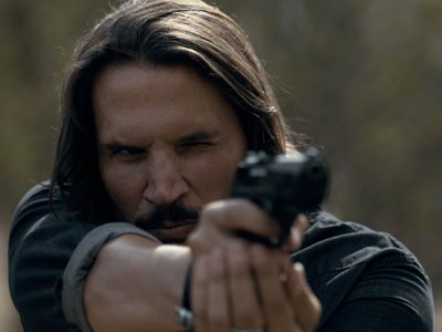 Sergio Peris-Mencheta in S.O.Z: Soldados o Zombies: Friends and Enemies (2021)