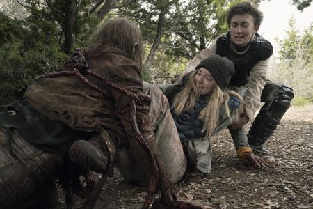 Bailey Gavulic and Ethan Suess - Episode 504 Fear the Walking Dead