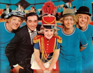 Gabriel Aragón 'Gaby', Emilio Aragón 'Miliki', Mercedes Carreras, Fofito, and Fofó in Había una vez un circo (1972)