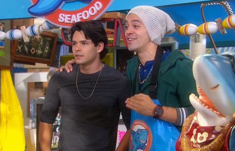 Ricardo Abarca and Raury Rolander in Silvana Sin Lana (2016)