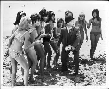 Mickey Rooney, Jo Collins, Sue Hamilton, Mary Hughes, Janice Levinson, Stephanie Nader, Uta Stone, Tonia Van Deter, and 