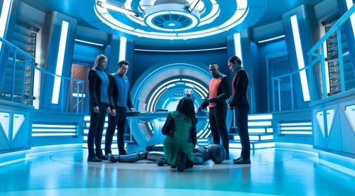 Penny Johnson Jerald, Seth MacFarlane, Jessica Szohr, Adrianne Palicki, J. Lee, Mark Jackson, and John Lamarr in The Orv