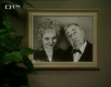 Vlastimil Brodský and Gabriela Vránová in Dívka se zázracnou pametí (1996)