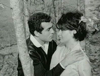 Fatma Girik and Fikret Hakan in The Sugar Almonds (1963)