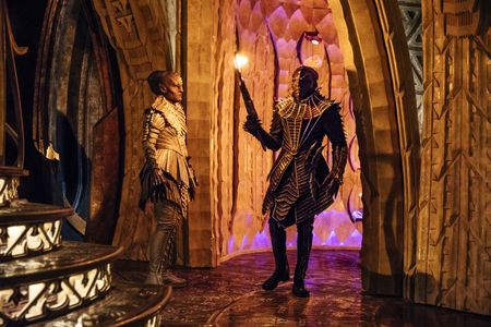 Chris Obi and Mary Chieffo in Star Trek: Discovery (2017)