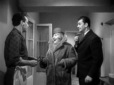 Faina Ranevskaya, Vsevolod Safonov, and Yuriy Yakovlev in Lyogkaya zhizn (1964)