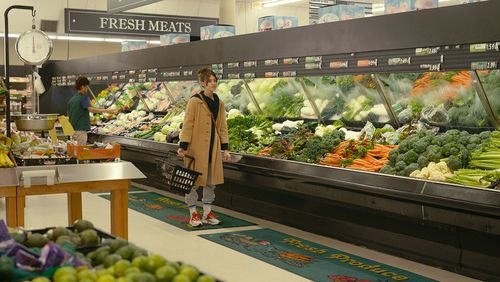 Daisy Edgar-Jones in Fresh (2022)
