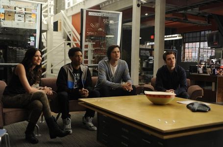 Bret Harrison, Odette Annable, Alphonso McAuley, and Trevor Moore in Breaking In (2011)