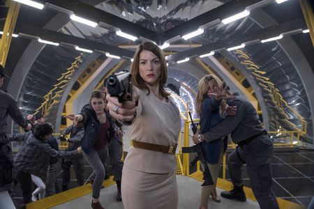 Krista Bridges, Rya Kihlstedt, and Gatlin Kate James in Heroes Reborn (2015)