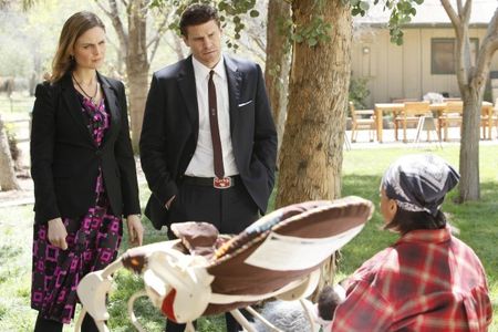 David Boreanaz, Emily Deschanel, and Latarsha Rose in Bones (2005)
