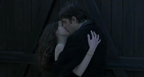 Libero De Rienzo and Roxane Mesquida in Fat Girl (2001)
