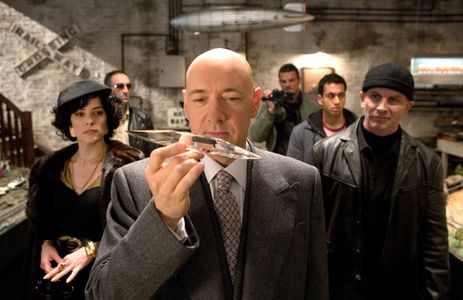 Parker Posey, Kevin Spacey, David Fabrizio, Kal Penn, Ian Roberts, and Vincent Stone in Superman Returns (2006)