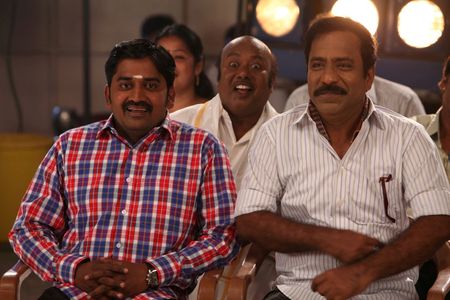 Charlie and Karunakaran in Oru Naal Koothu (2016)