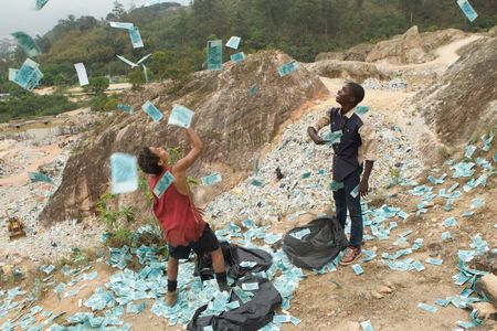 Eduardo Luis and Rickson Tevez in Trash (2014)