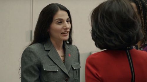 Paula Rich as Karen with Julia Louis-Dreyfus as Selina on VEEP Ep. 303