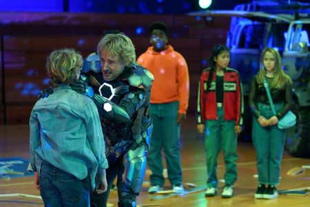 Owen Wilson, Momona Tamada, Walker Scobell, Keith L. Williams, and Abby James Witherspoon in Secret Headquarters (2022)