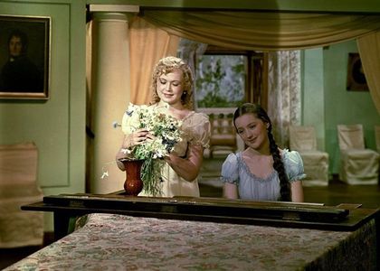Svetlana Nemolyaeva and Ariadna Shengelaia in Yevgeni Onegin (1959)