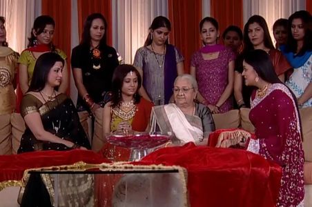 Sudha Shivpuri and Suvarna Jha in Kyunki Saas Bhi Kabhi Bahu Thi (2000)