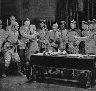 Harry Semels and Pearl White in Plunder (1923)