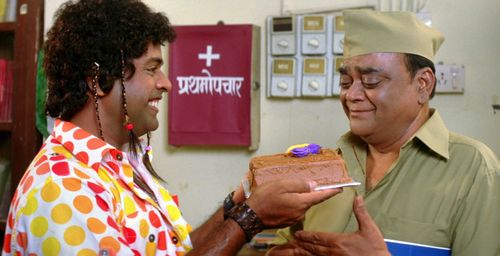 Bharat Jadhav and Ravindra Berde in Hello! Gandhe Sir (2009)