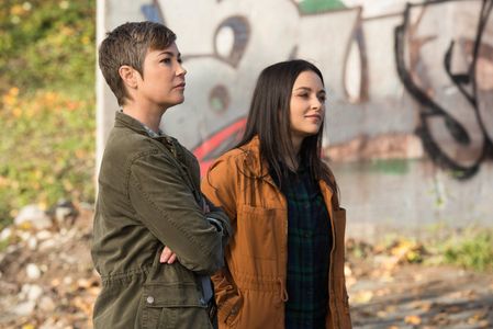Kim Rhodes and Katherine Ramdeen in Supernatural (2005)