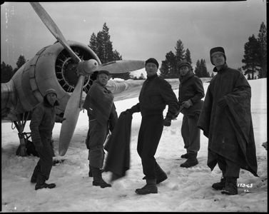 John Wayne, Hal Baylor, Wally Cassell, Gordon Jones, Jimmy Lydon, and Sean McClory in Island in the Sky (1953)