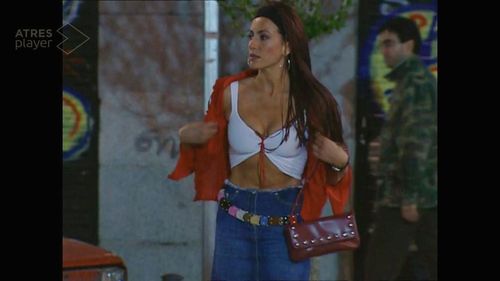 Juana Acosta and Sonia Castelo in Policías, en el corazón de la calle (2000)