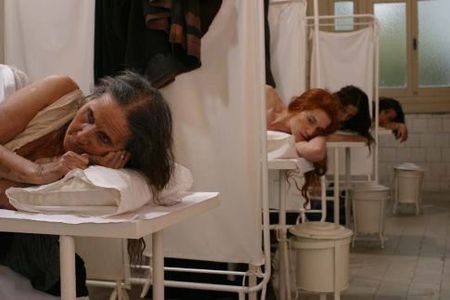 Charlotte Gainsbourg and Aurora Quattrocchi in Golden Door (2006)