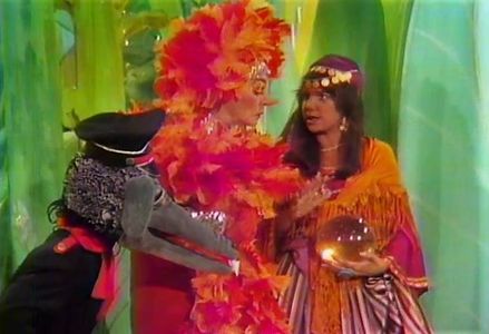 Sharon Baird, Caroline Ellis, Martha Raye, and The Krofft Puppets in The Bugaloos (1970)
