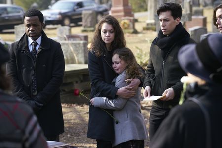 Kevin Hanchard, Tatiana Maslany, Jordan Gavaris, and Skyler Wexler in Orphan Black (2013)