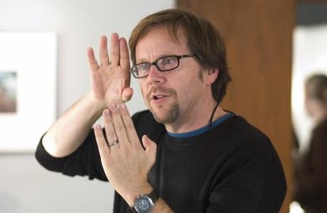 Fernando Meirelles on the set of THE CONSTANT GARDENER, a Focus Features release.