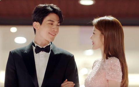Lee Dong-wook and Yoo In-na in Touch Your Heart (2019)