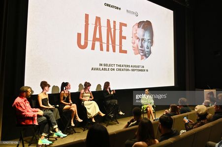 LOS ANGELES, CALIFORNIA - AUGUST 25: (L-R) Ian Owens, Nina Quezada, Chloe Yu, Kerri Medders, Sabrina Jaglom and Makayla 